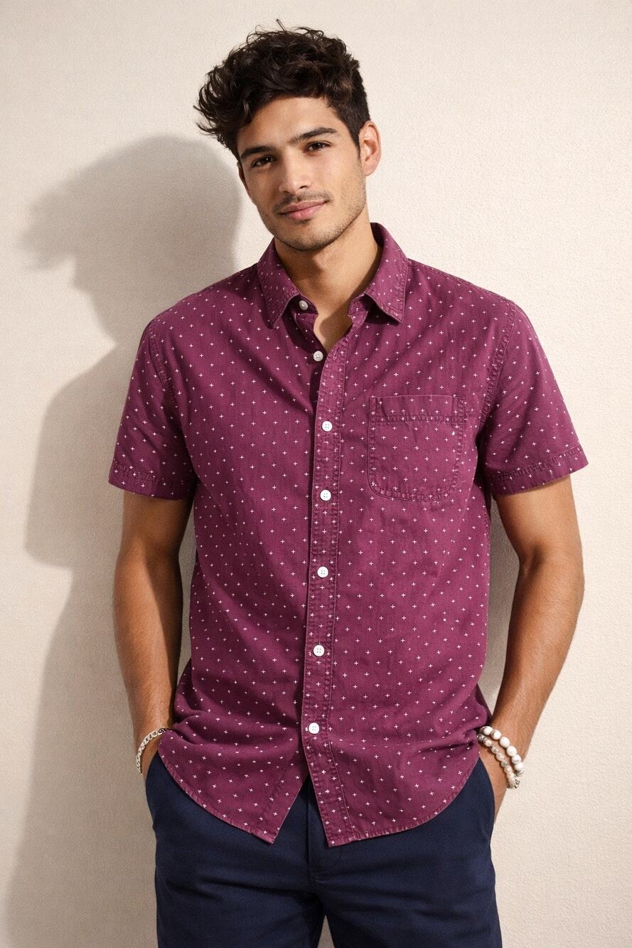 American Eagle Short Sleeve Button Down Shirt – Burgundy Print | Size M